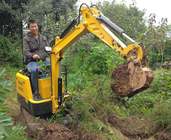 農(nóng)用型小挖掘機(jī)