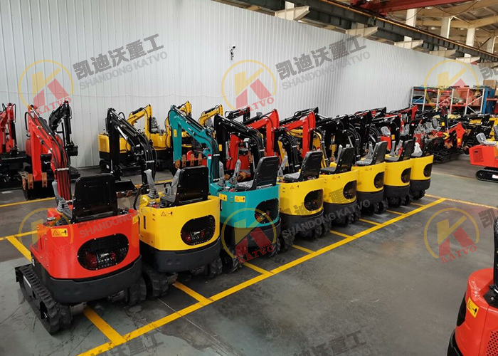 恭賀濮陽(yáng)羊肚菌大戶(hù)定做20臺(tái)13型大棚用小挖機(jī)發(fā)貨